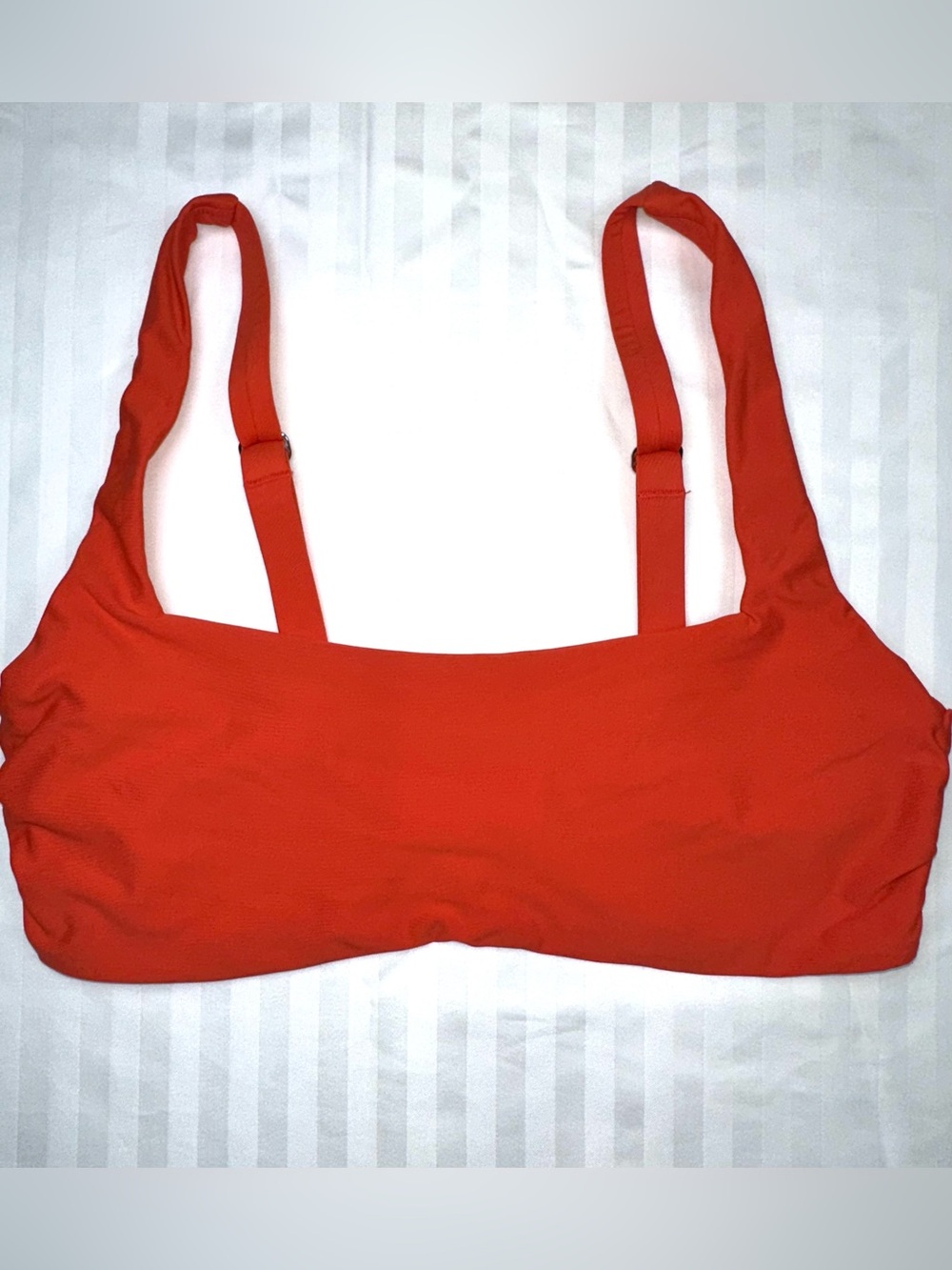 👙Athleta Sporty Swim Top in Vermillion Orange 34B/C